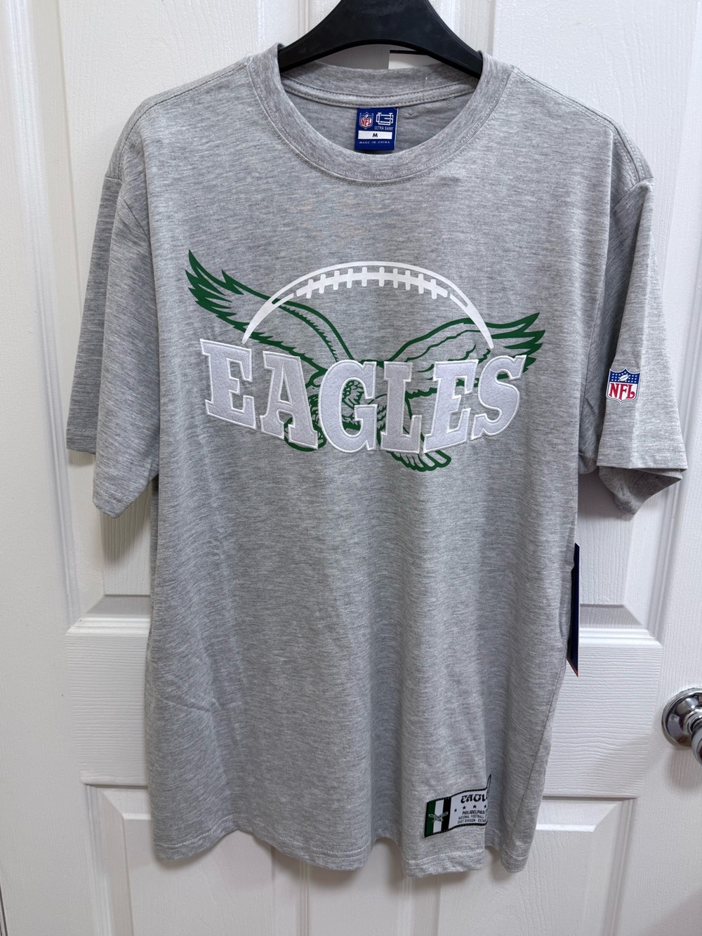 NWT NFL Philadelphia Eagles Gray Graphic Tee, Size Medium